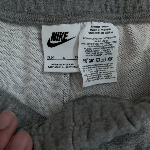 Nike Men Shorts - Picture 3 of 4
